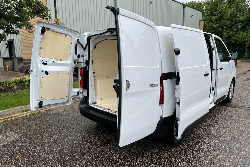 Toyota PROACE Icon Long 75Kwh White #21