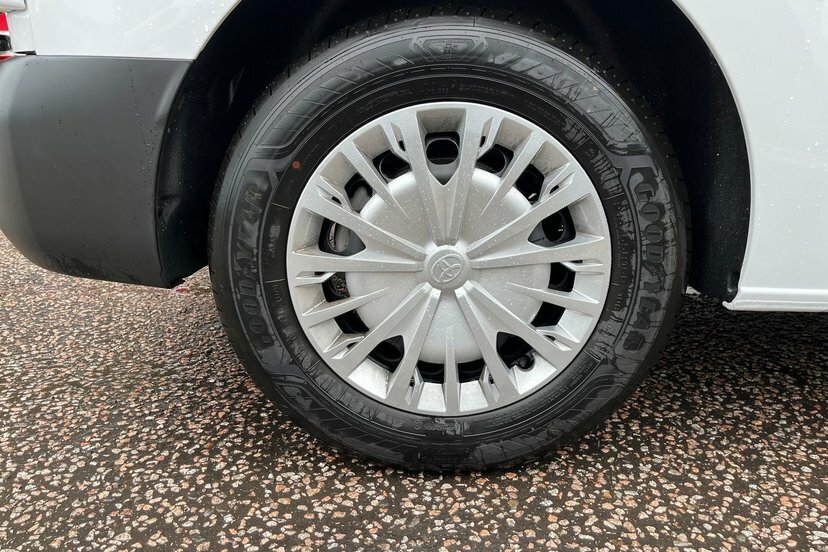 Toyota PROACE Icon Long 75Kwh White #17