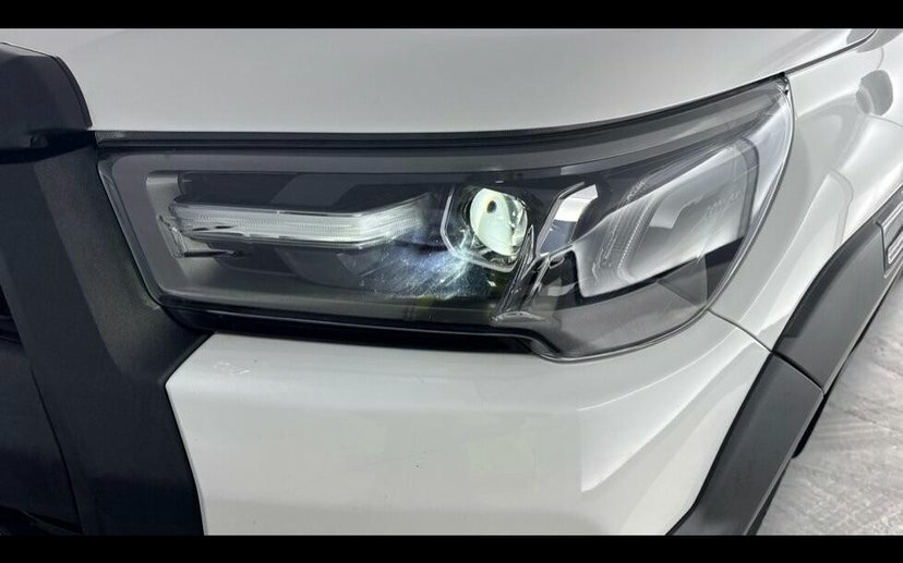 Toyota HILUX Active 4Wd D-4d White #21