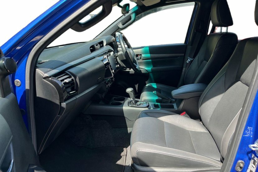 Toyota HILUX 2.8 D-4d Invincible X Pickup Double Cab Blue #2