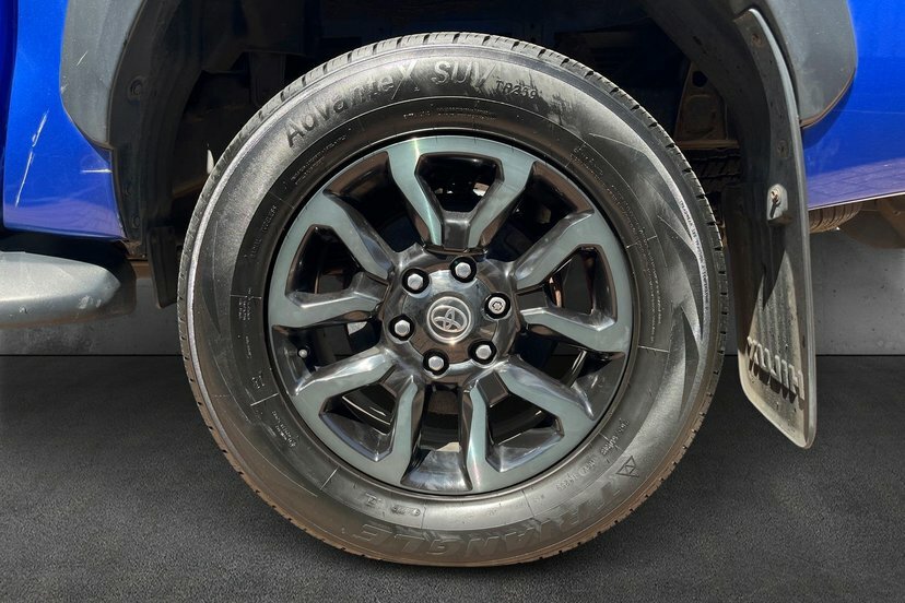 Toyota HILUX 2.8 D-4d Invincible X Pickup Double Cab Blue #5