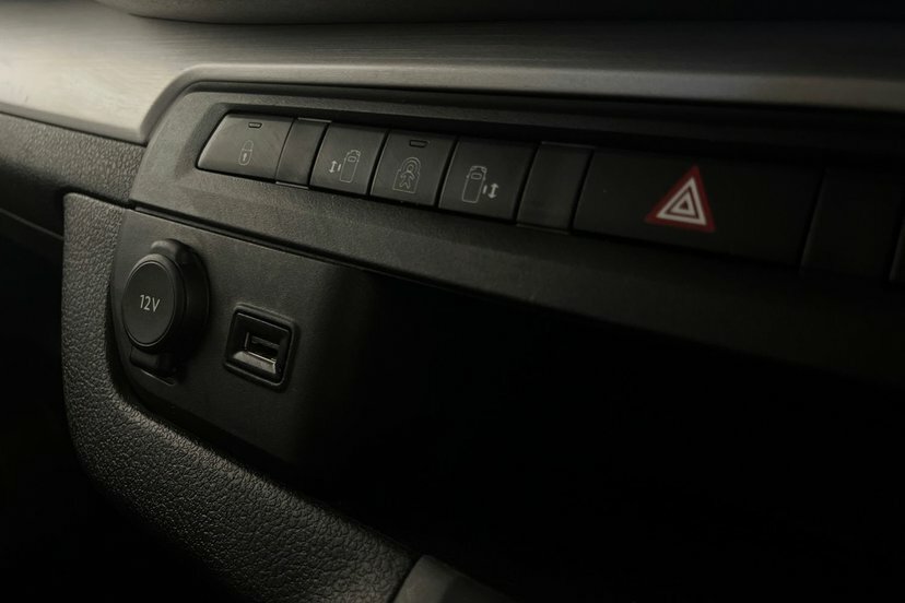 Peugeot Traveller Bluehdi Active U5932 Ulez Red #22
