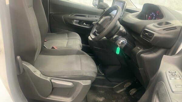 Peugeot Partner 1.5 Bluehdi 100 Asphalt Van Black #9