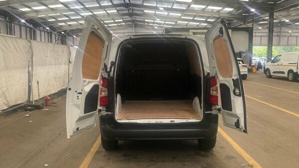 Peugeot Partner 1.5 Bluehdi 100 Asphalt Van Black #8