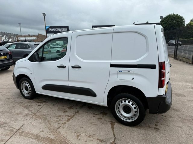 Peugeot Partner Bluehdi 1000 Professional Premium CP73PGE White #4