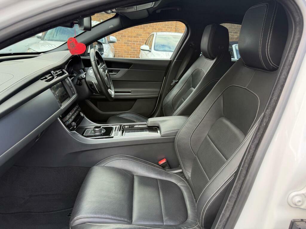 Jaguar XF 2.0D Portfolio Awd Blue #29