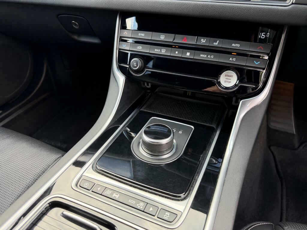 Jaguar XF 2.0D Portfolio Awd Blue #46