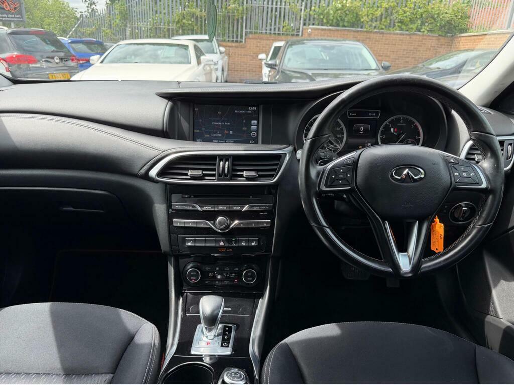 Infiniti Q30 2017 17 1.5D Grey #29