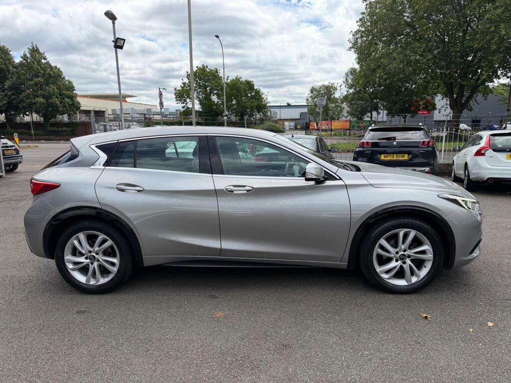 Infiniti Q30 2017 17 1.5D Grey #8