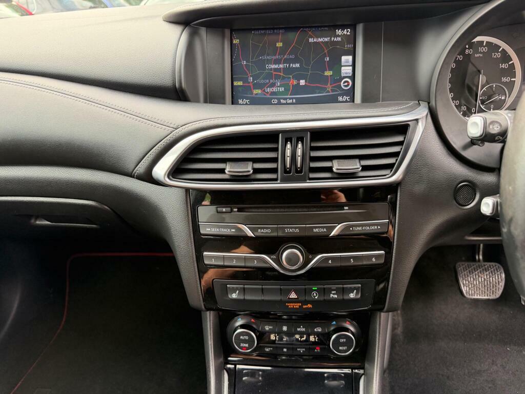 Infiniti Q30 2017 17 1.5D Grey #62