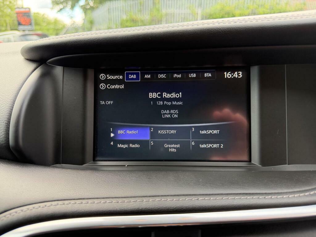 Infiniti Q30 2017 17 1.5D Grey #70