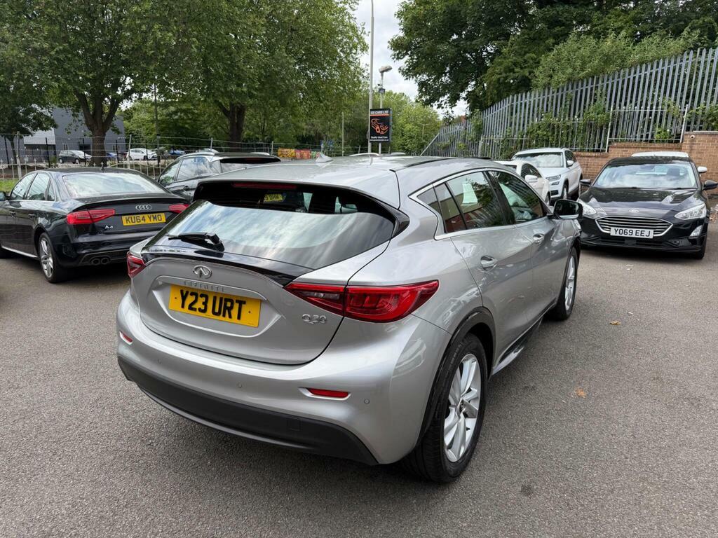 Infiniti Q30 2017 17 1.5D Grey #13