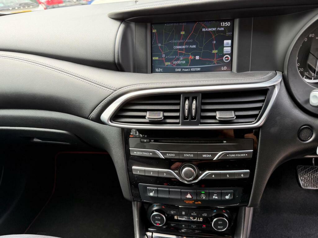 Infiniti Q30 2017 17 1.5D Grey #38