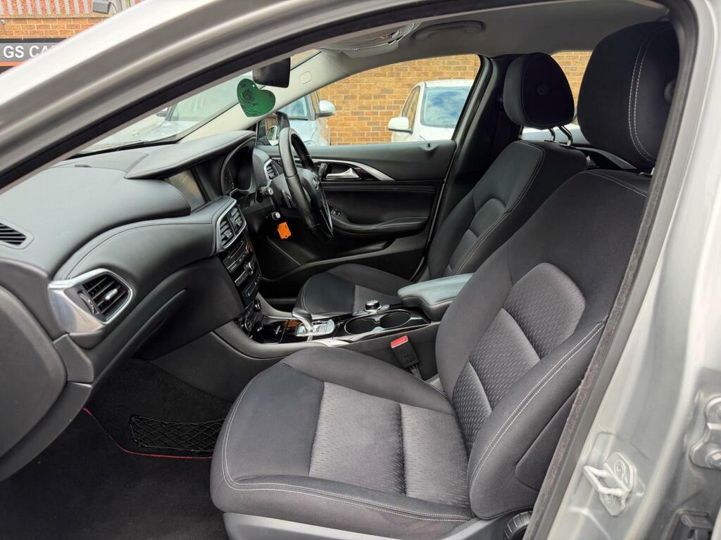Infiniti Q30 2017 17 1.5D Grey #49