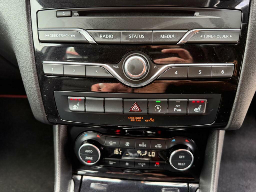 Infiniti Q30 2017 17 1.5D Grey #54