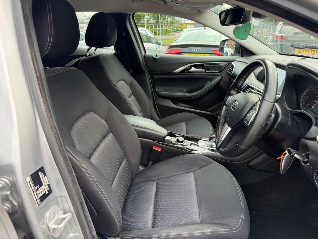 Infiniti Q30 2017 17 1.5D Grey #75
