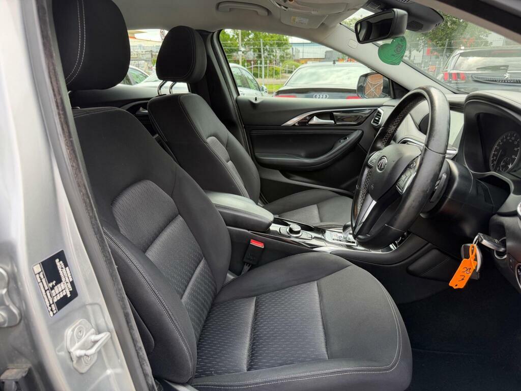 Infiniti Q30 2017 17 1.5D Grey #37