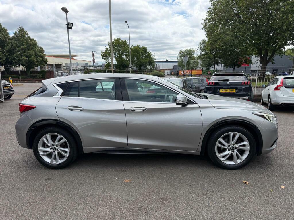 Infiniti Q30 2017 17 1.5D Grey #9