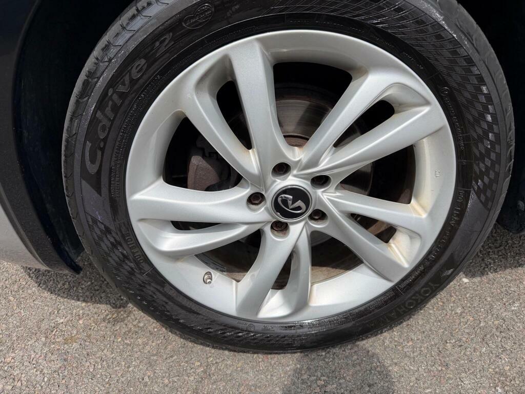Infiniti Q30 2017 17 1.5D Grey #24