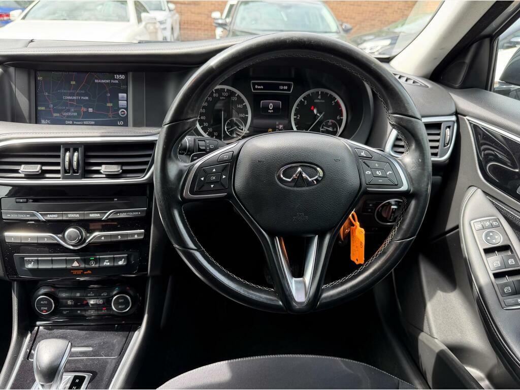 Infiniti Q30 2017 17 1.5D Grey #32