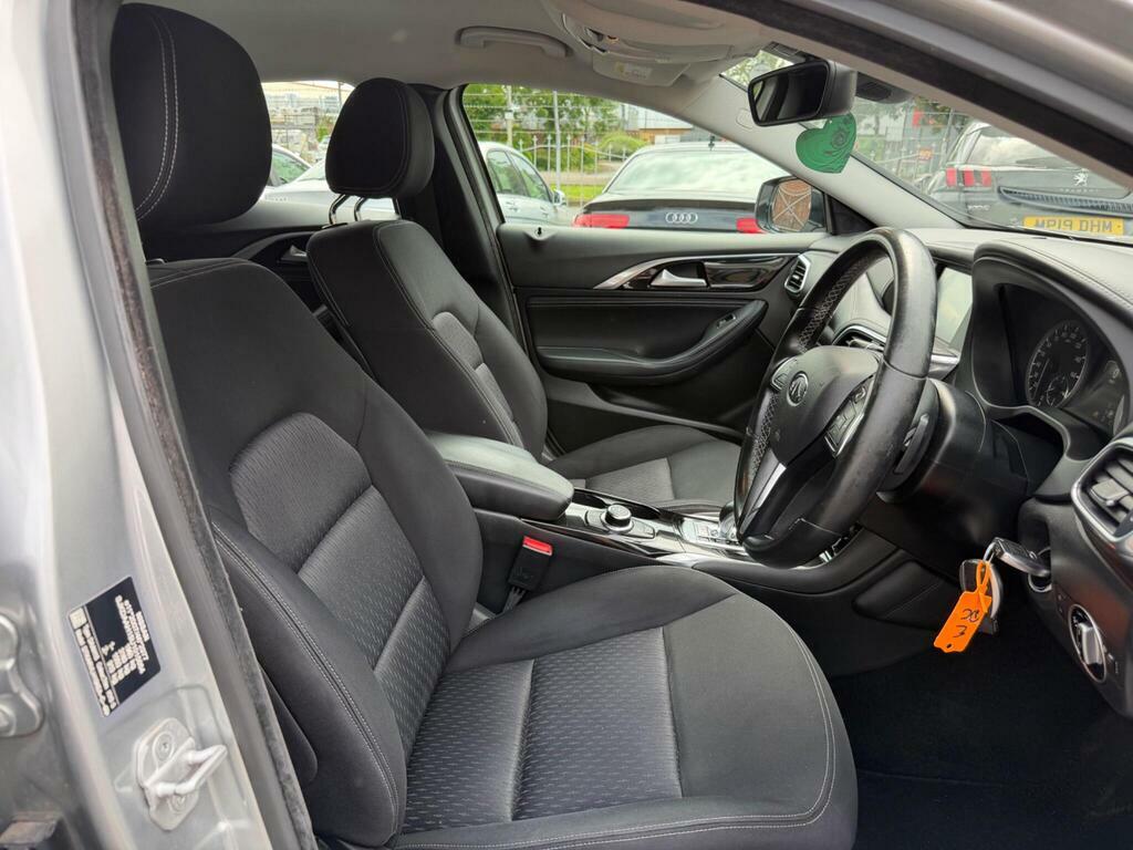 Infiniti Q30 2017 17 1.5D Grey #36