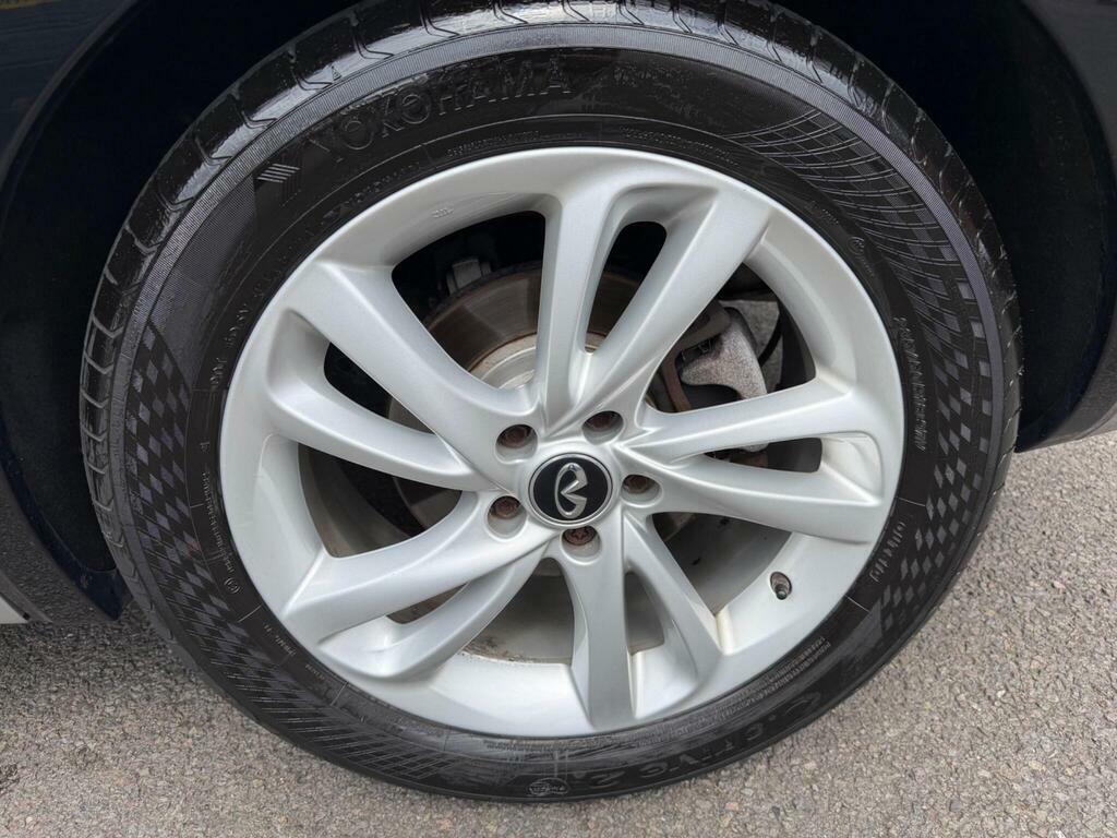Infiniti Q30 2017 17 1.5D Grey #21