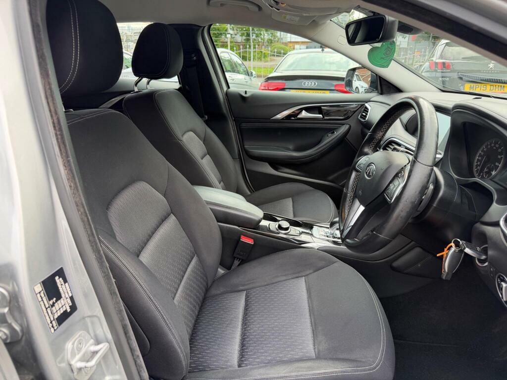 Infiniti Q30 2017 17 1.5D Grey #74