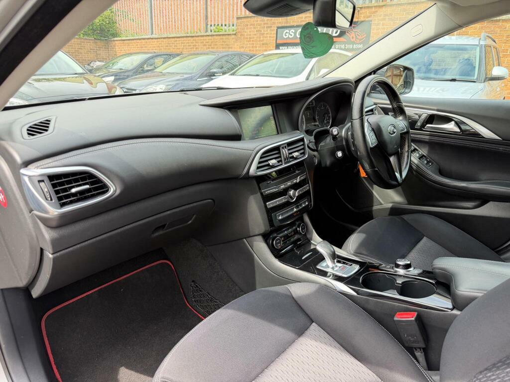 Infiniti Q30 2017 17 1.5D Grey #27