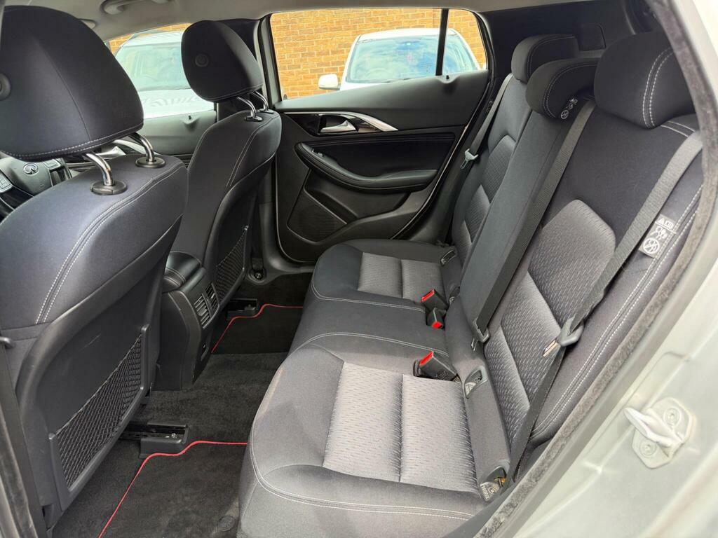 Infiniti Q30 2017 17 1.5D Grey #41