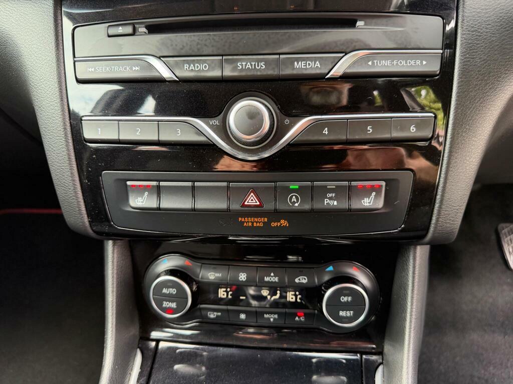 Infiniti Q30 2017 17 1.5D Grey #72
