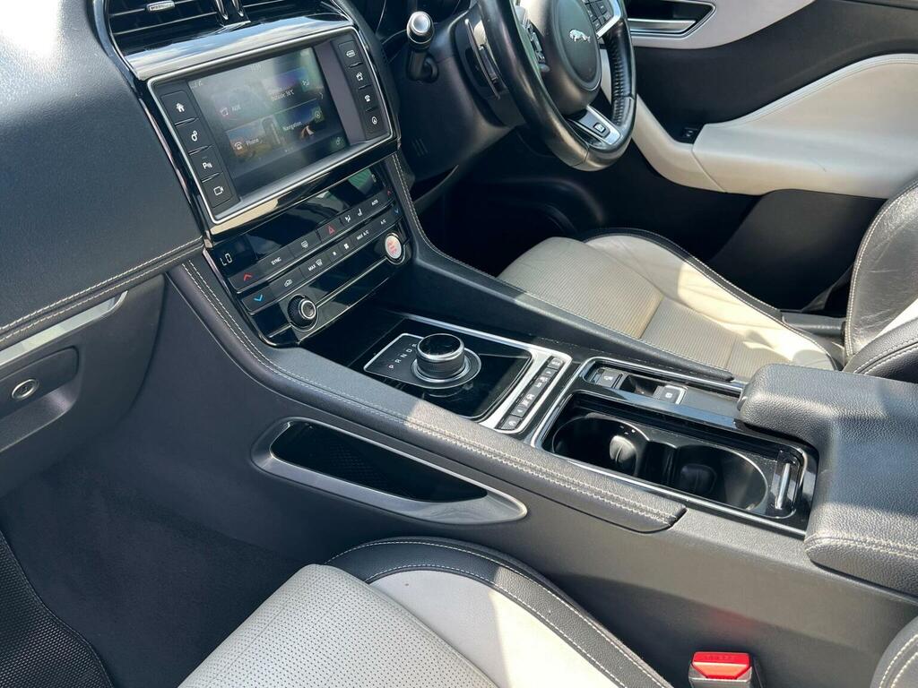 Jaguar F-Pace V6 S Awd White #16