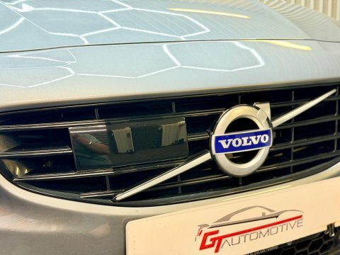 Volvo V60 2L R-design Nav White #19