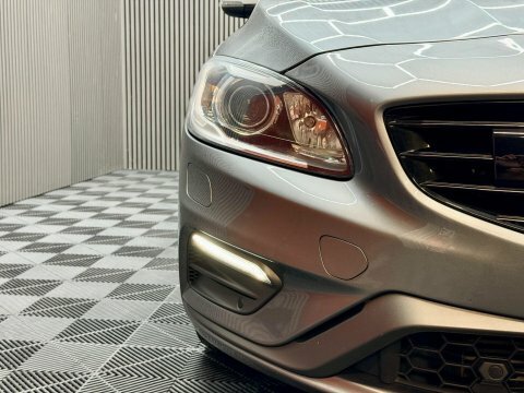 Volvo V60 2L R-design Nav White #18