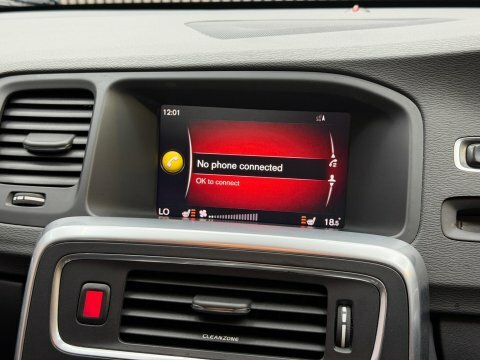 Volvo V60 2L R-design Nav White #69