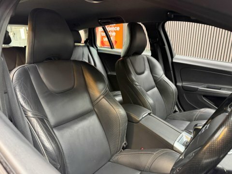 Volvo V60 2L R-design Nav White #27