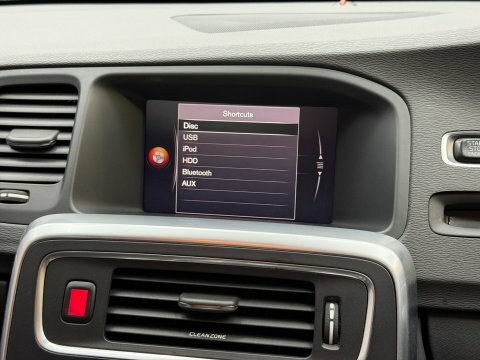 Volvo V60 2L R-design Nav White #68