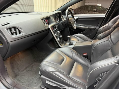 Volvo V60 2L R-design Nav White #46