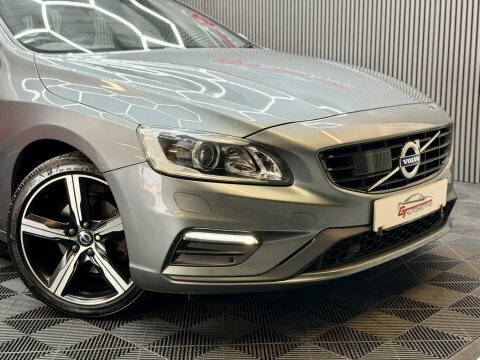 Volvo V60 2L R-design Nav White #16