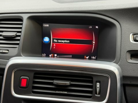 Volvo V60 2L R-design Nav White #66