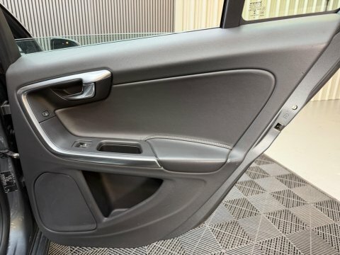 Volvo V60 2L R-design Nav White #38
