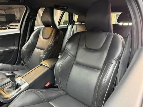 Volvo V60 2L R-design Nav White #44