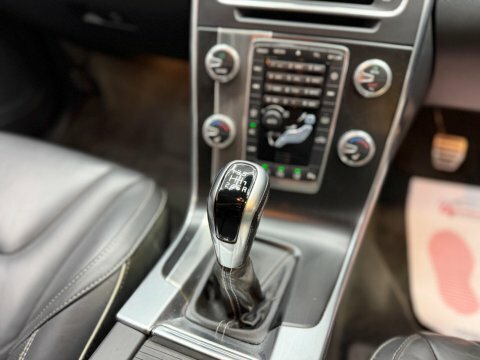 Volvo V60 2L R-design Nav White #55