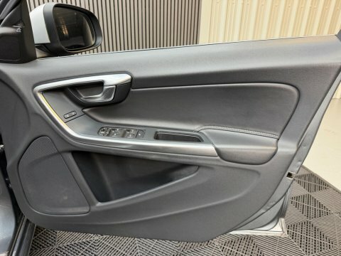 Volvo V60 2L R-design Nav White #31
