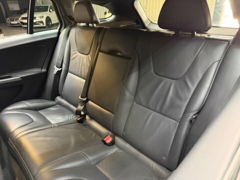 Volvo V60 2L R-design Nav White #39