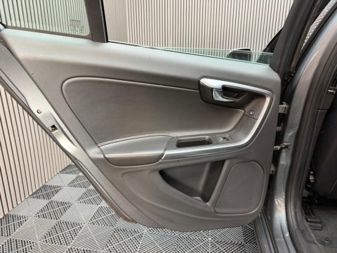 Volvo V60 2L R-design Nav White #42