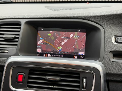 Volvo V60 2L R-design Nav White #63