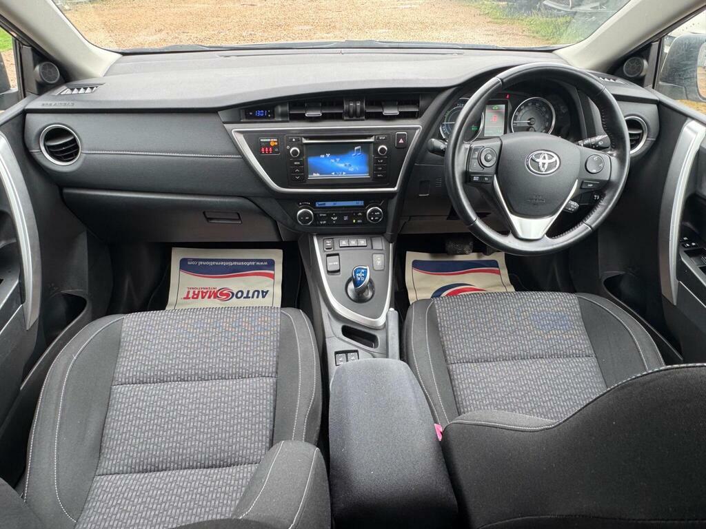 Toyota Auris Hatchback Grey #40