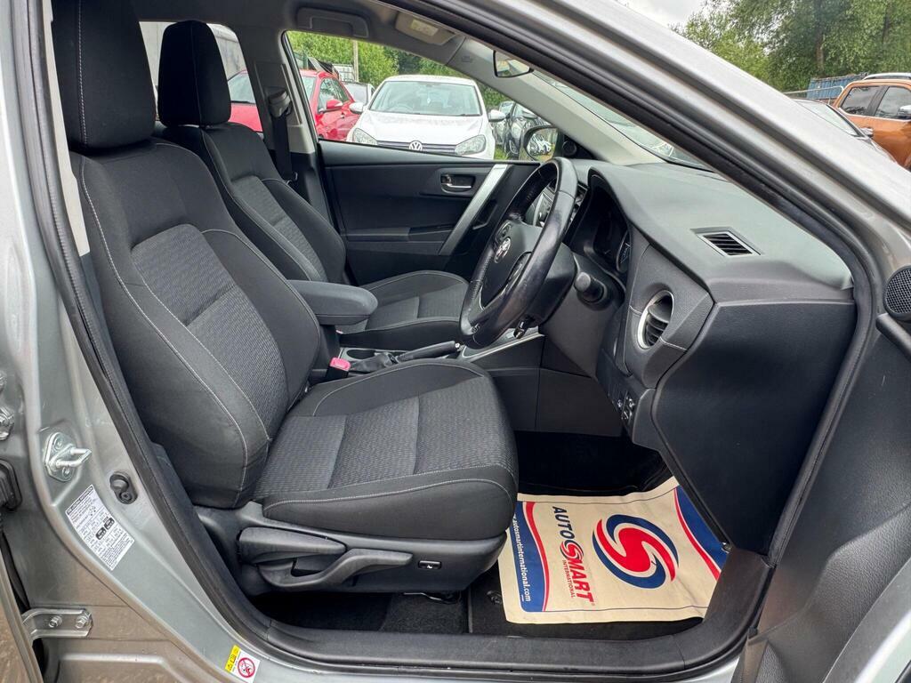 Toyota Auris Hatchback Grey #35