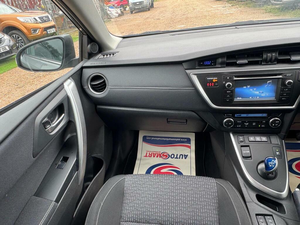 Toyota Auris Hatchback Grey #41