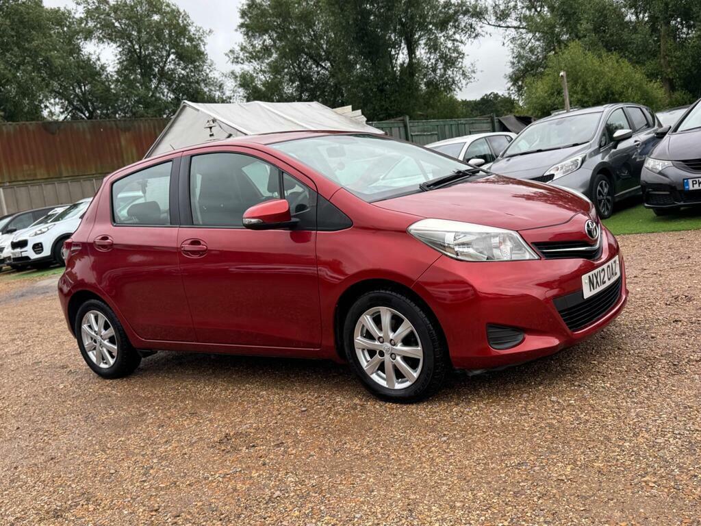 Toyota Yaris 1.33 Dual Vvt-i Tr Euro 5 NX12OAZ Red